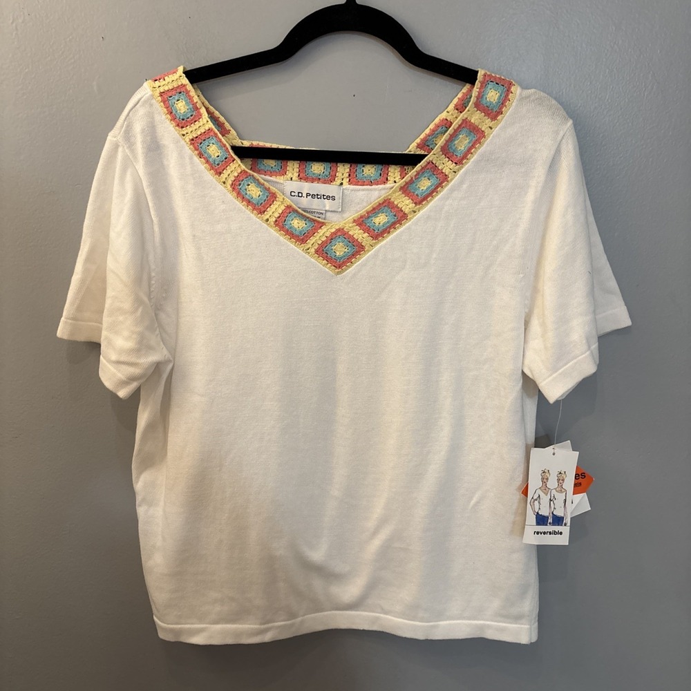 Vintage C.D. Petites White Short Sleeve Top Crochet Contrast V-neck Trim Size M